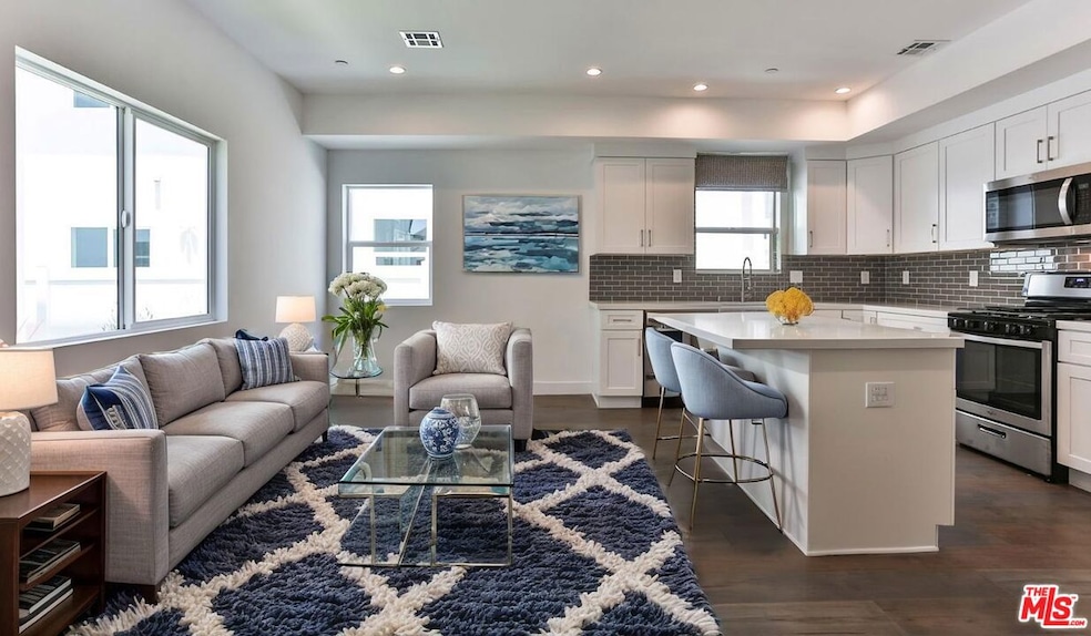 3946 S Budlong Ave unit 1/2, Los Angeles, CA 90037 - photo 1