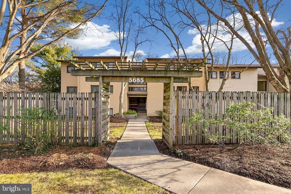 5685 Harpers Farm Rd unit D, Columbia, MD 21044 - photo 1