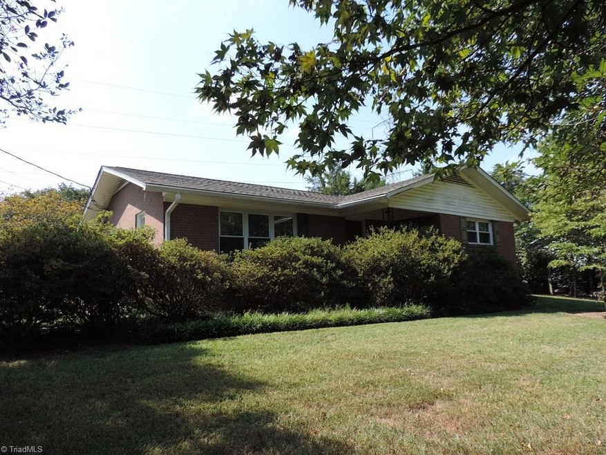 2217 Plainview Dr, High Point, NC 27265 - photo 1