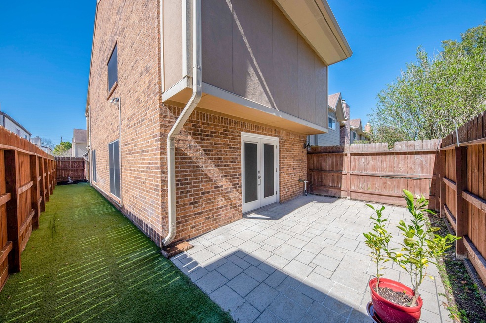 Large yard area with turf sideyard!
