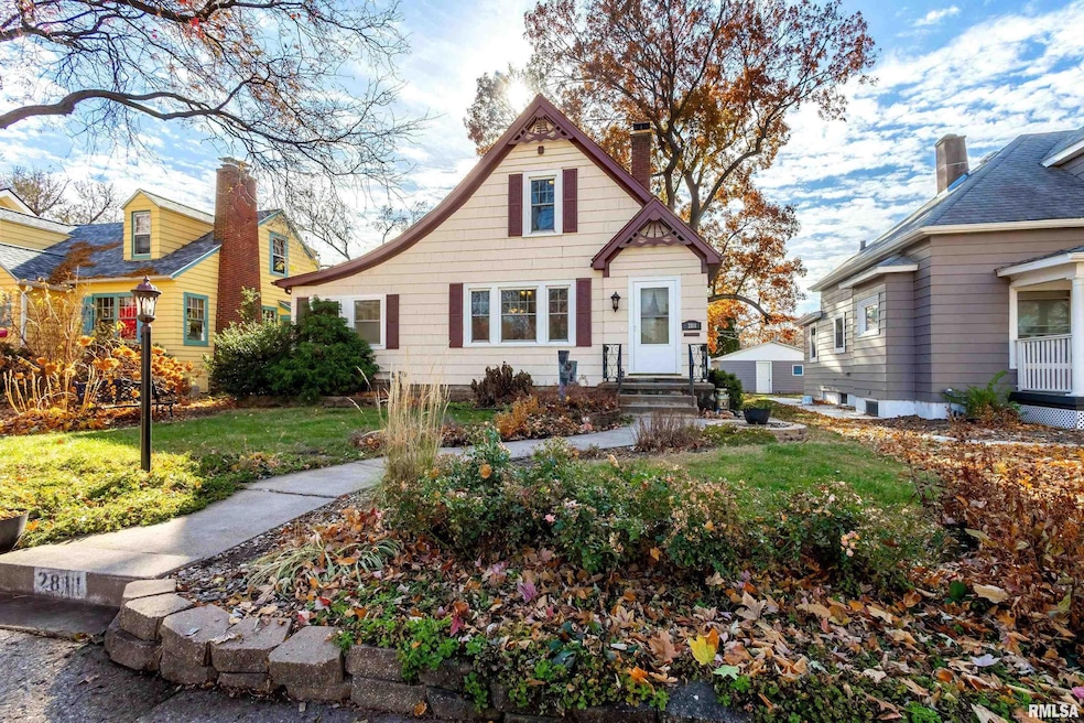 2811 E 18th St, Davenport, IA 52803 - photo 1