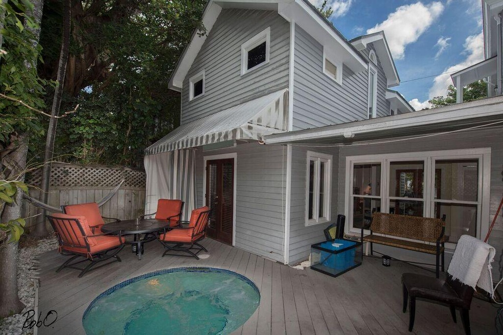 Exterior Rear / Pool