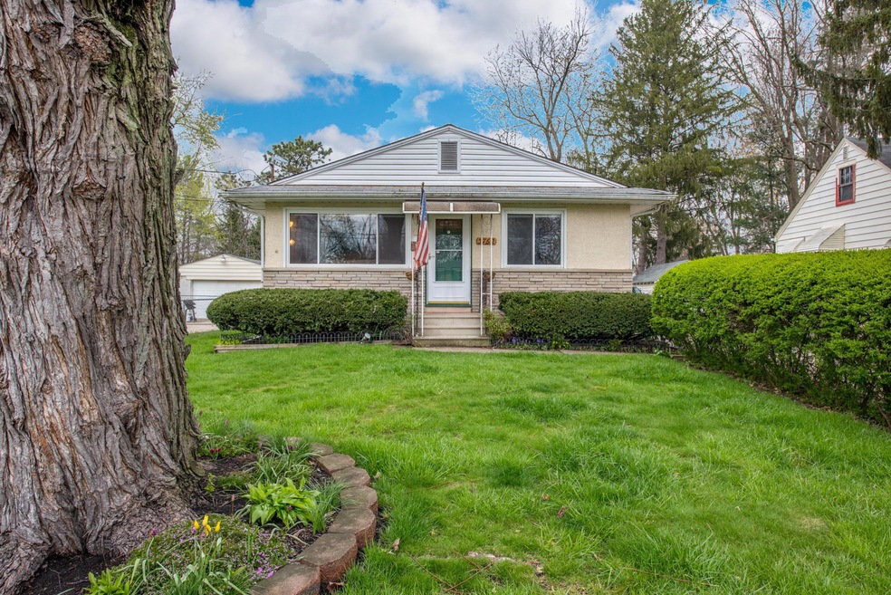 3762 Washburn St, Columbus, OH 43213 - photo 1