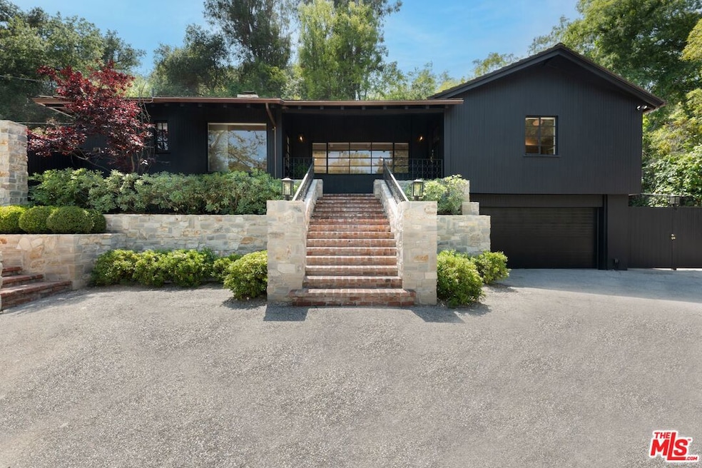 Sold $2,995,000 • Co-Listing Agent