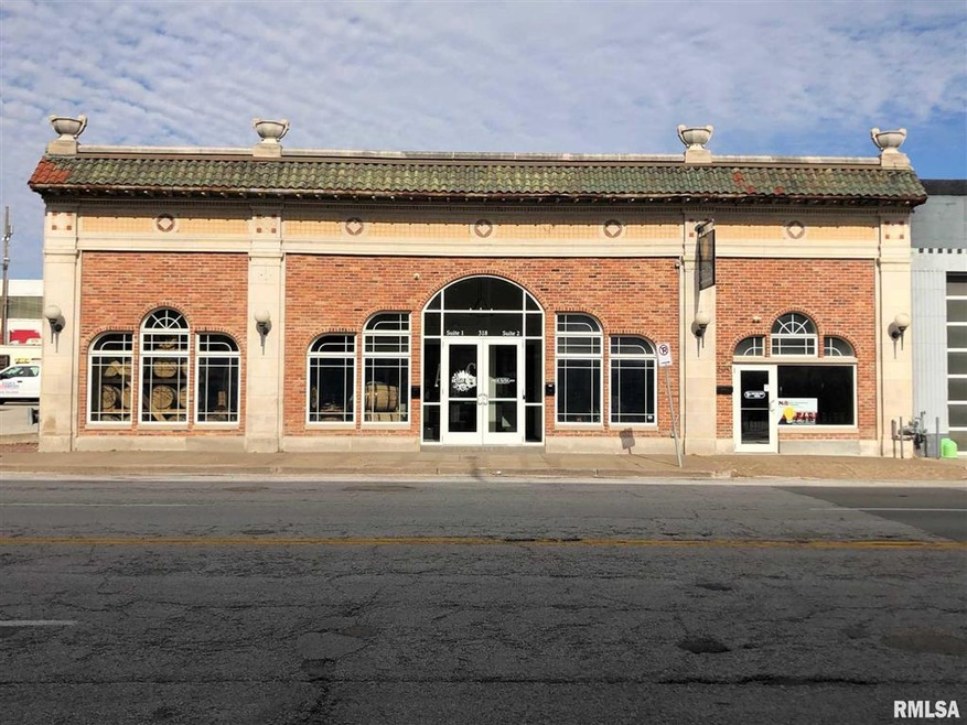 320 E 2nd St, Davenport, IA 52801 - photo 1