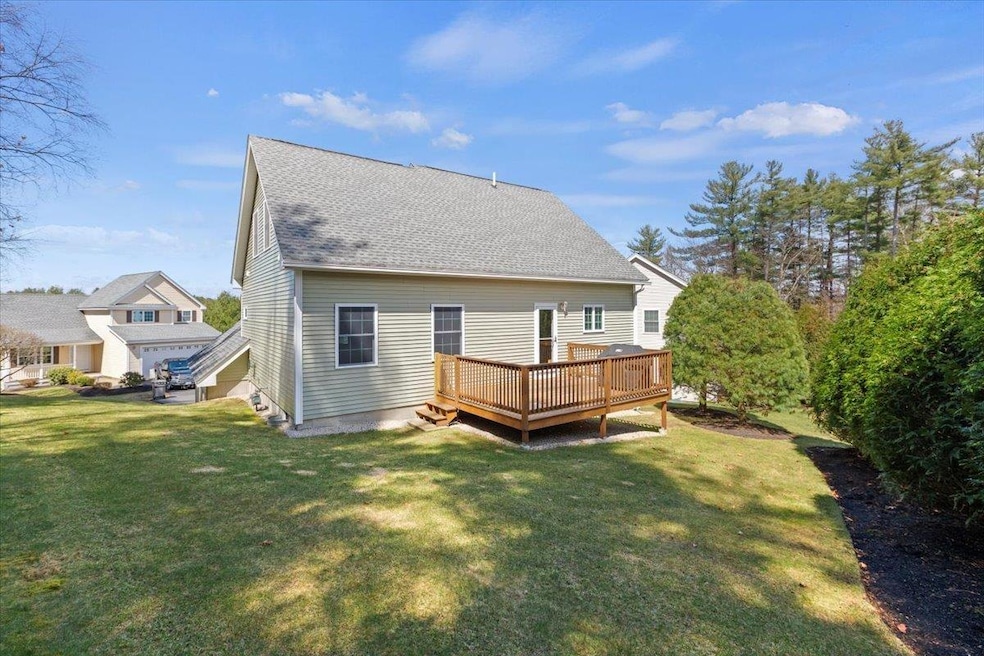 9 Hollow Ridge Dr, Nashua, NH 03062 - photo 1