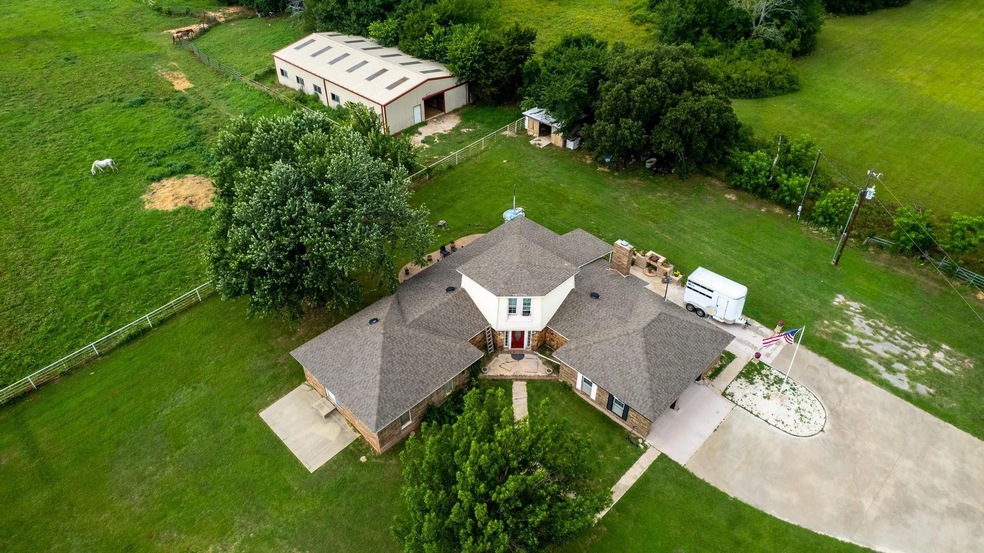 1981 Cr 211, Gainesville, TX 76240 - photo 1