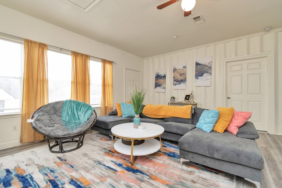 3622 Lehall St unit B, Houston, TX 77021 - photo 1