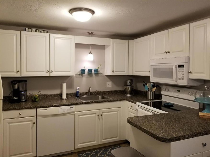 7 Highland Green Ln unit 7, MerriMacK, NH 03054 - photo 1