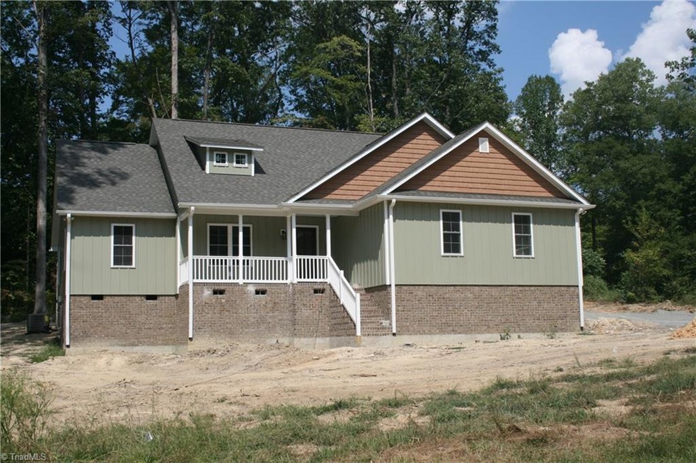 615 Hazelwood St, Asheboro, NC 27205 - photo 1