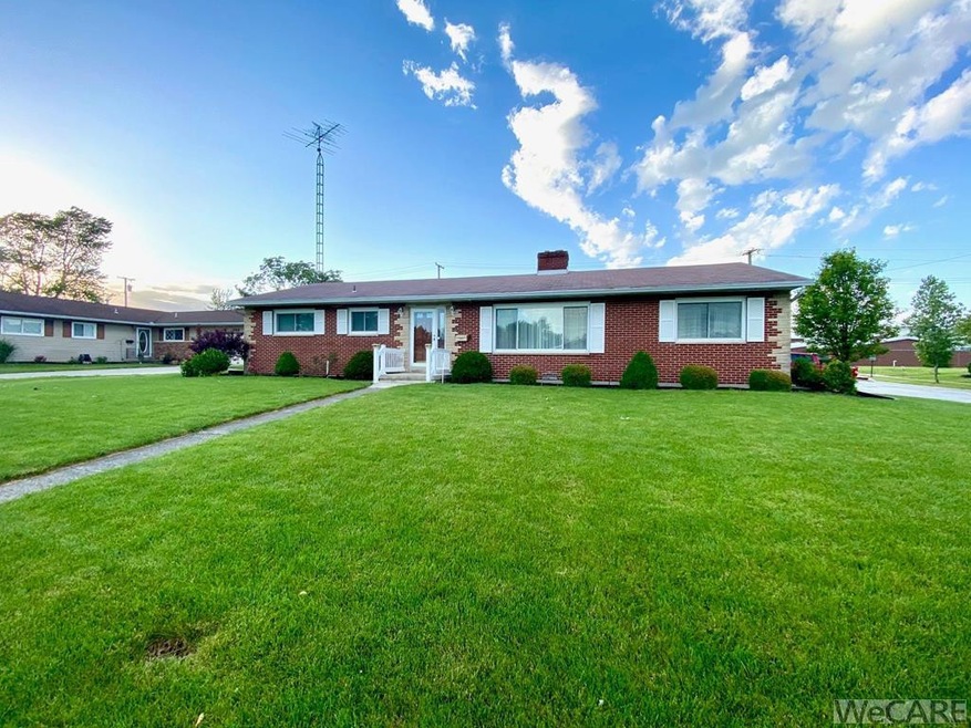 202 Stinebaugh Dr, Wapakoneta, OH 45895 - photo 1