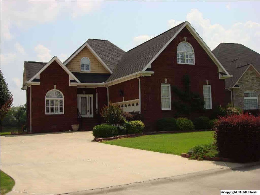 221 Lakepoint Dr, Gadsden, AL 35901 - photo 1