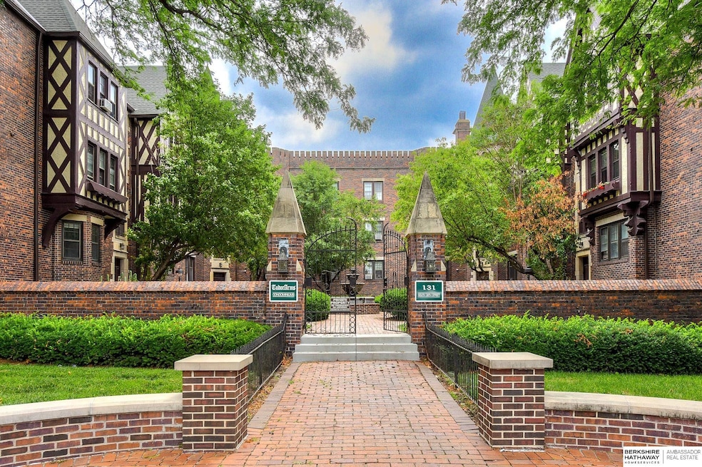 131 S 39th St unit 12, Omaha, NE 68131 - photo 1