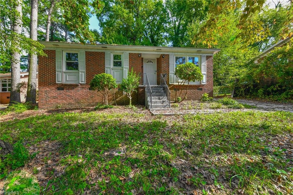 2511 Emerald Dr, Greensboro, NC 27403 - photo 1