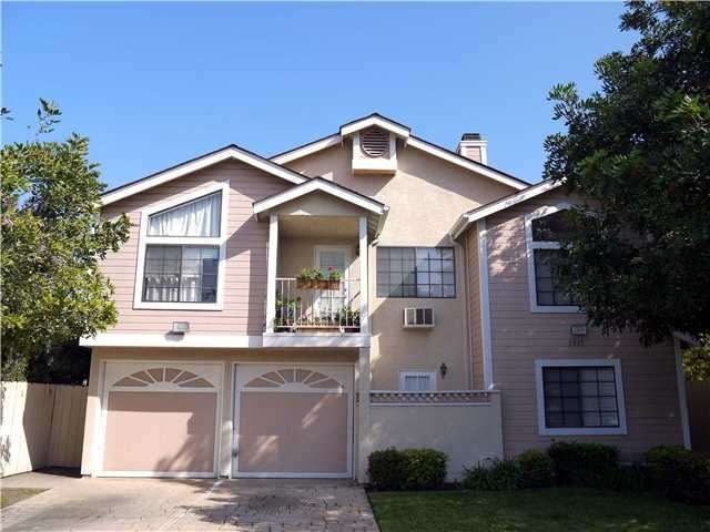 Very attractive building houses only 7 residences!