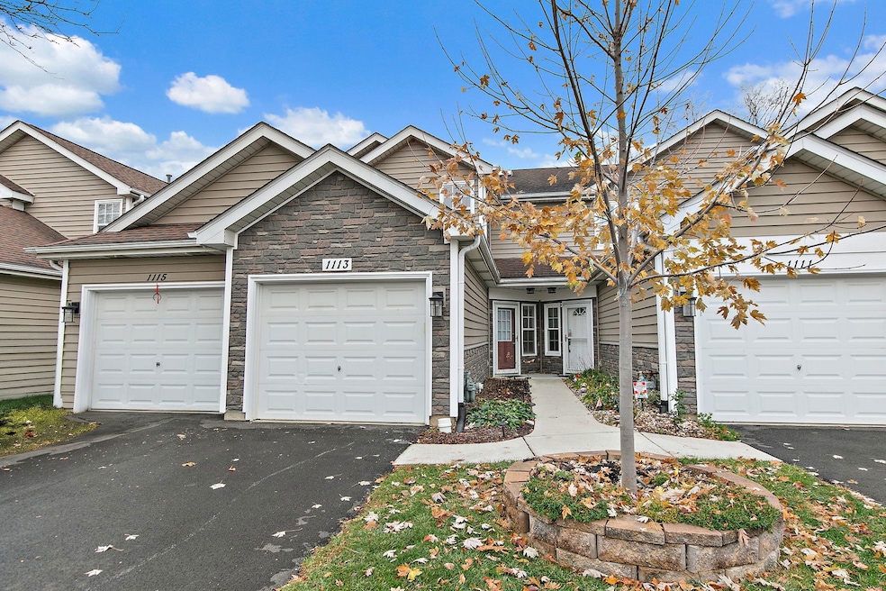 1113 Regency Ct, Schaumburg, IL 60193 - photo 1