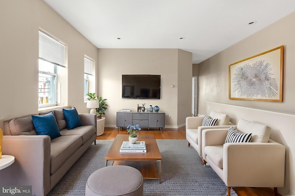 2100 S Lambert St unit 2, Philadelphia, PA 19145 - photo 1