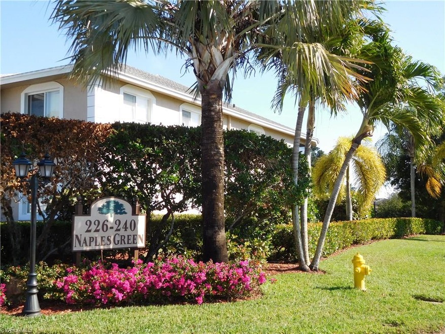 NAPLES GREEN ENTRANCE