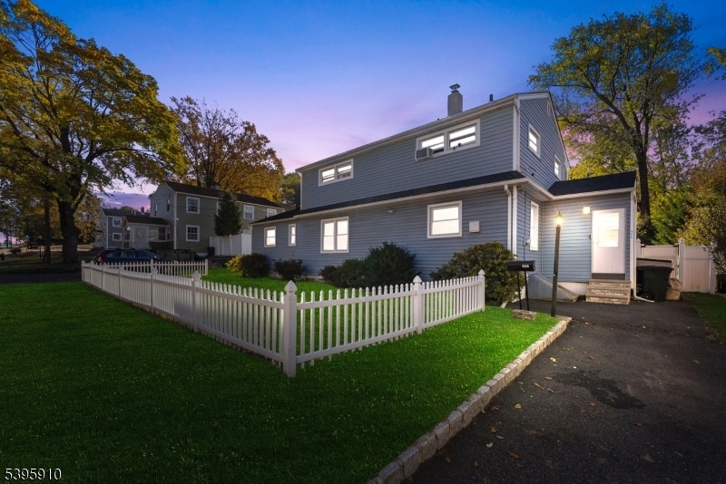 For Sale $698,888 • Co-Listing Agent