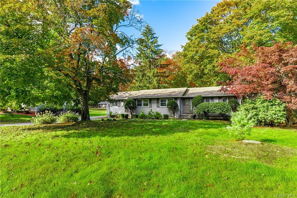 61 S Airmont Rd, Suffern, NY 10901 - photo 1