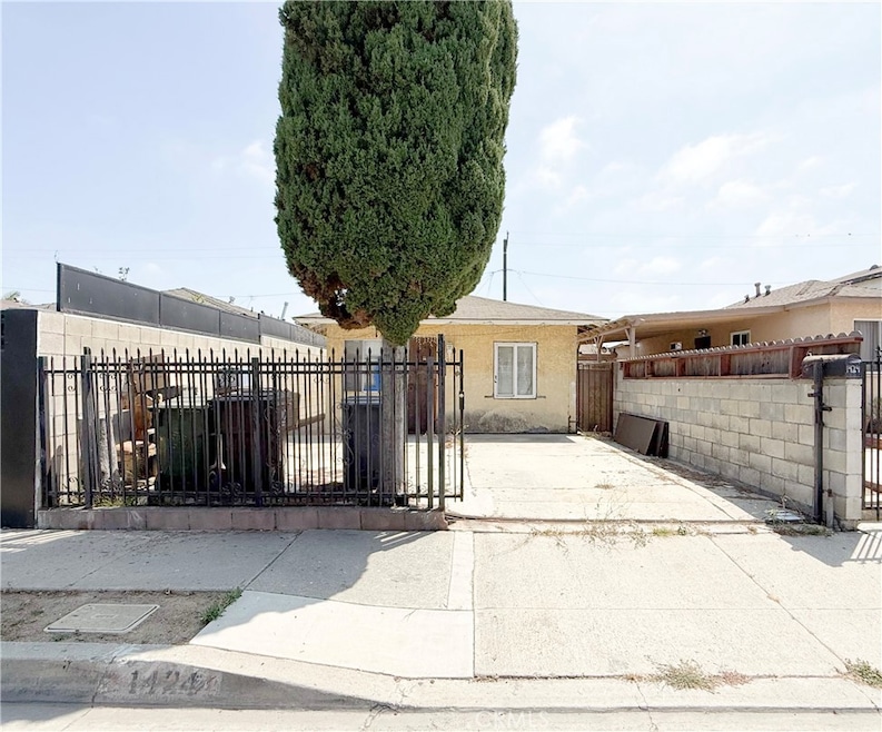1424 W 152nd St, Compton, CA 90220 - photo 1