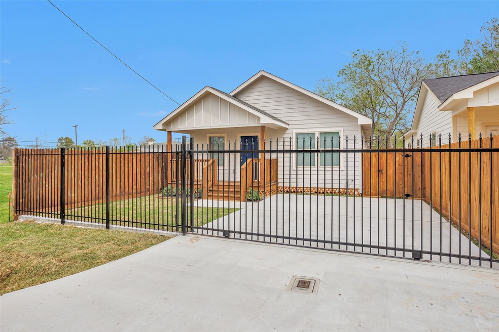 3920 Falls St, Houston, TX 77026 - photo 1