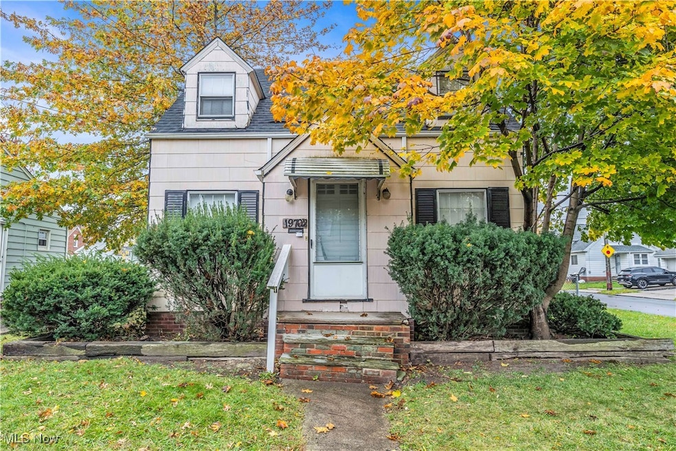 View of front of house featuring a front lawn