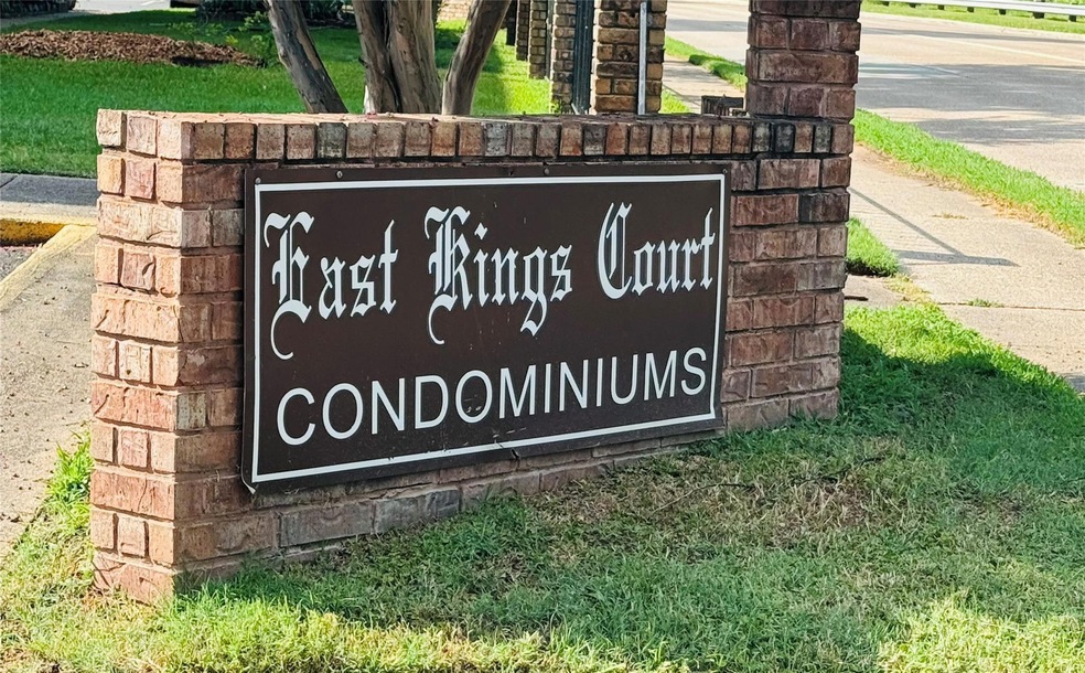 Great Condo in the East Kings Court Community
