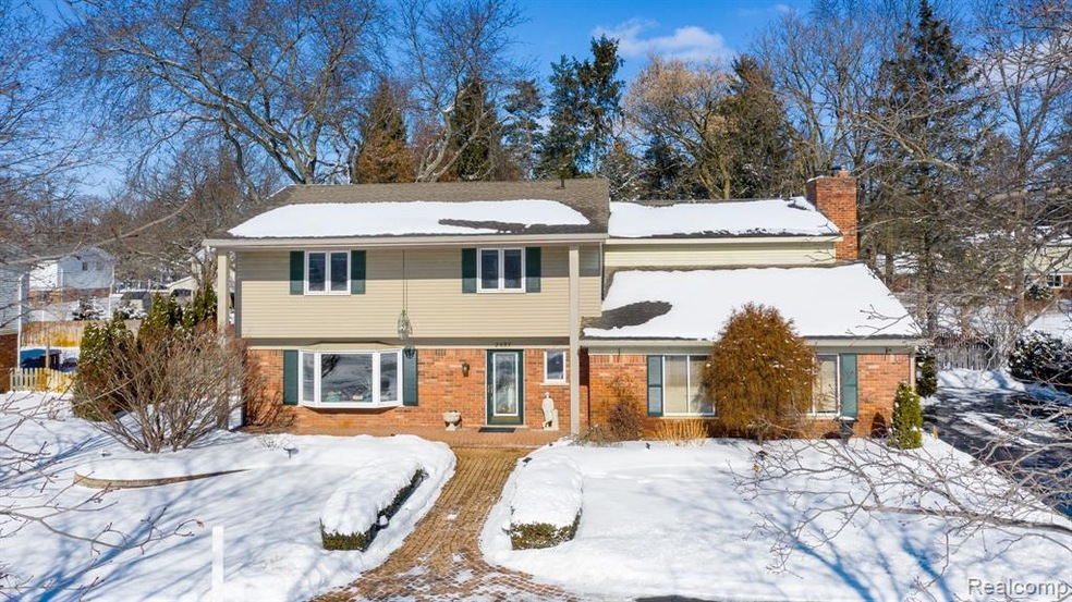 Beautiful West Bloomfield Colonial
