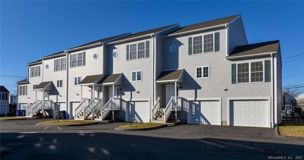 790 Seaview Ave unit 3, Bridgeport, CT 06607 - photo 1