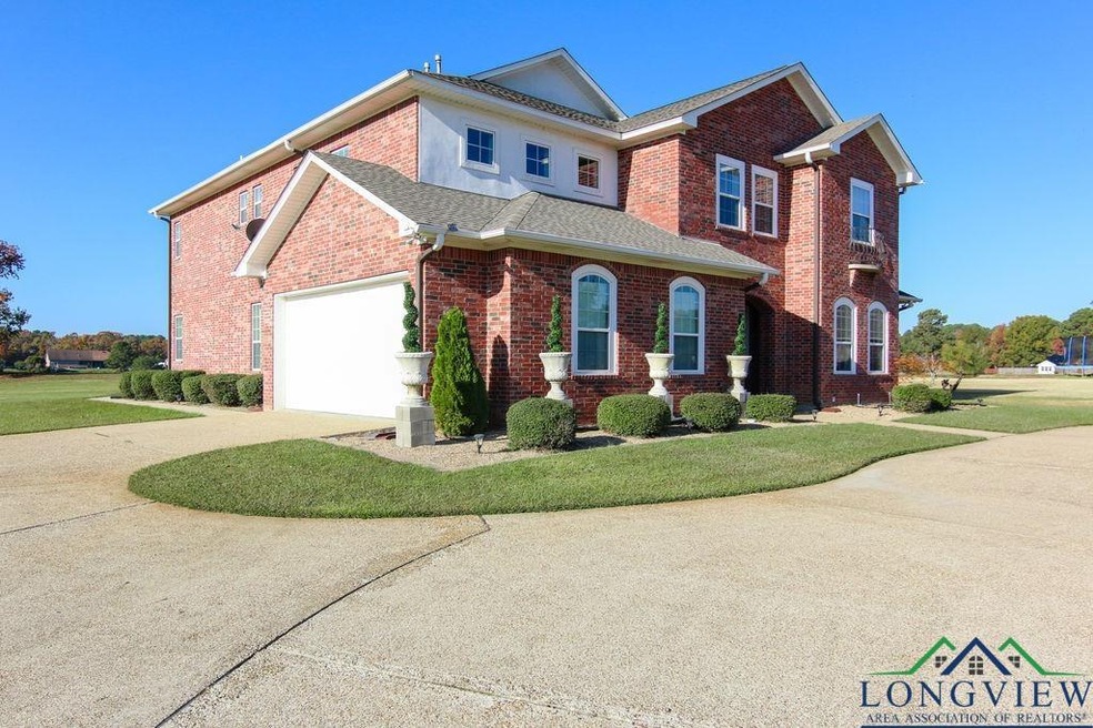 375 Beaver Lake Cir, Texarkana, TX 75501 - photo 1