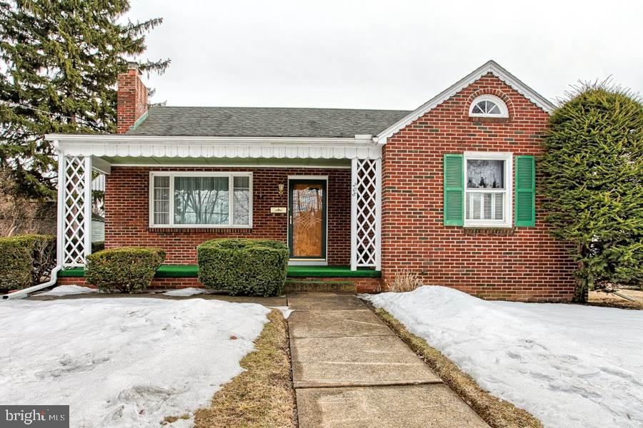 208 E Simpson St, Mechanicsburg, PA 17055 - photo 1