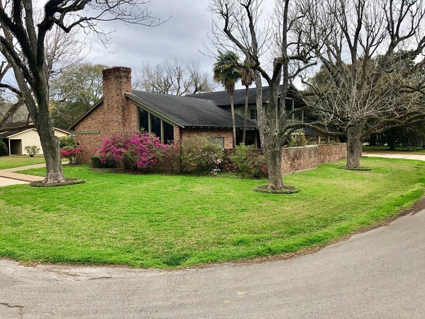 3021 Avenue L, Bay City, TX 77414 - photo 1