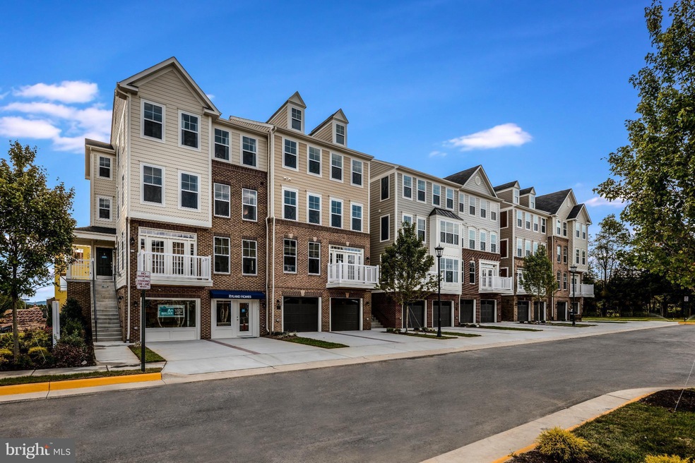 25243 Laureldale Terrace unit 2B3, Chantilly, VA 20152 - photo 1