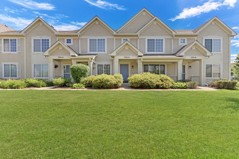 39616 N Warren Ln unit 4824, Beach Park, IL 60083 - photo 1