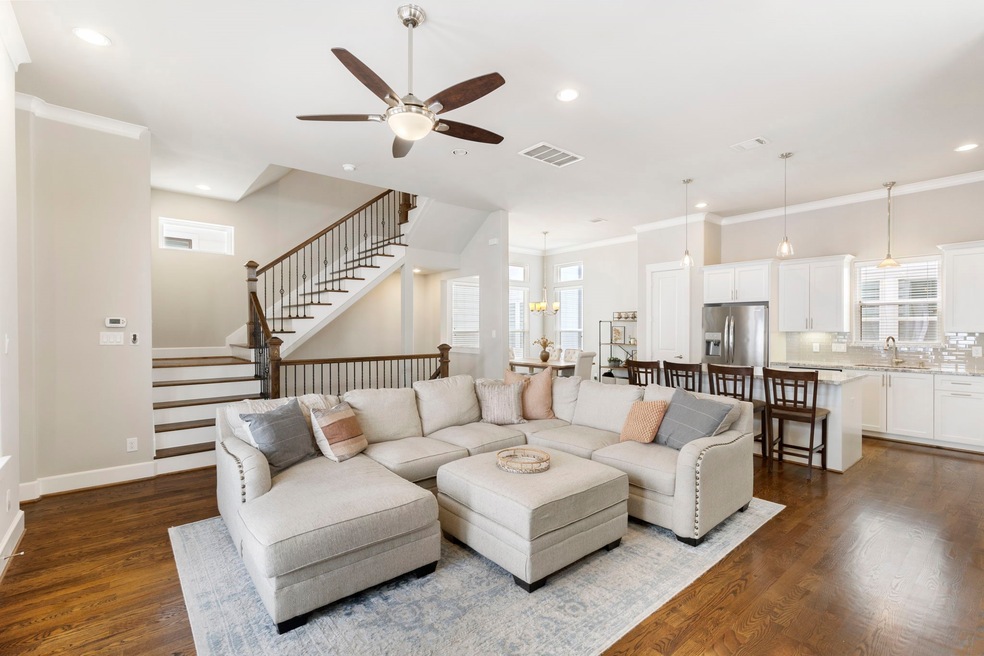 843 Fisher St unit B, Houston, TX 77018 - photo 1