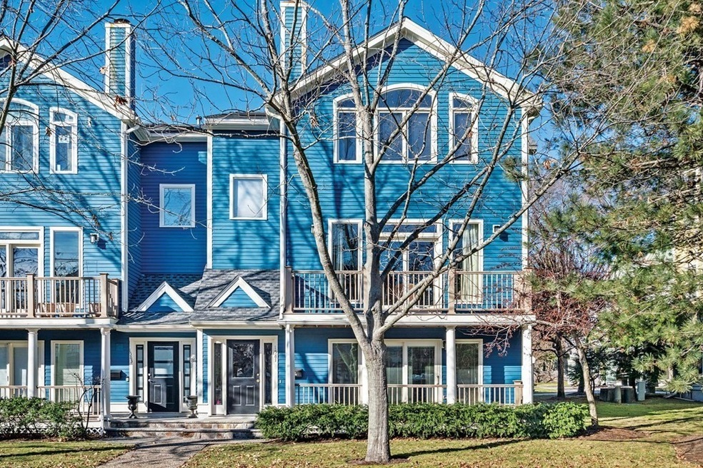 1581 Centre St unit 3, Newton, MA 02461 - photo 1