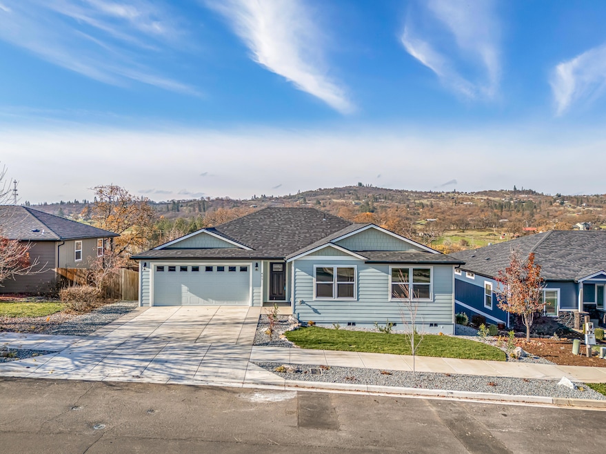 403 N Deanjou Ave, Eagle Point, OR 97524 - photo 1