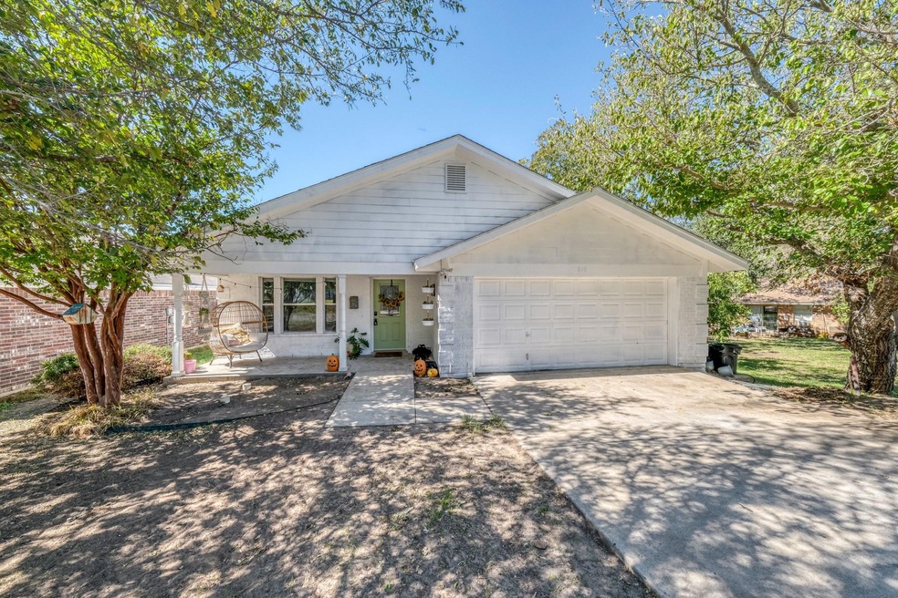 609 Duke St, Weatherford, TX 76086 - photo 1