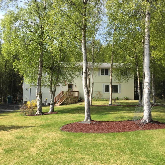 Front Exterior & Yard Space