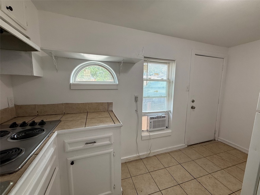 2013 Eubanks St unit 8, Houston, TX 77093 - photo 1