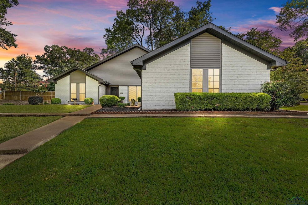 Under Contract $289,000