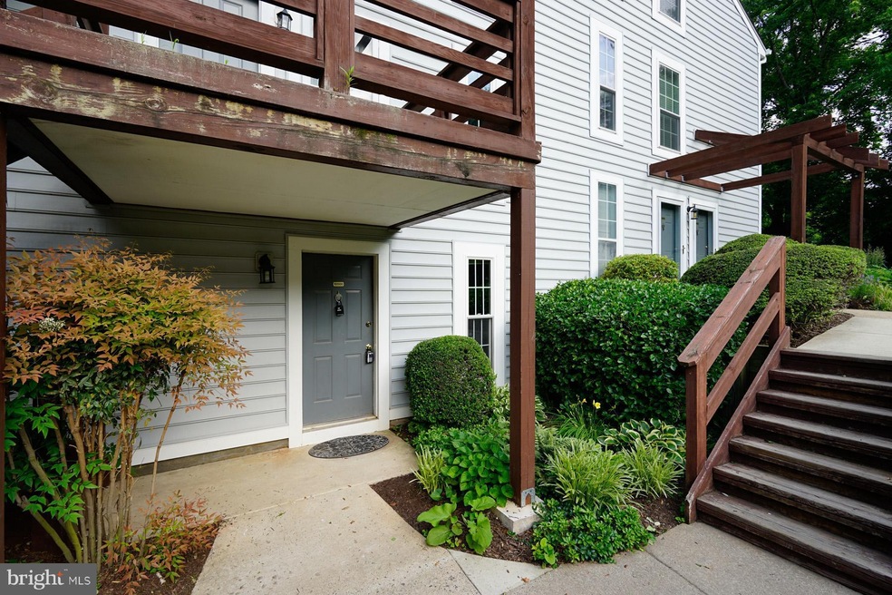 10000 Oakton Terrace Rd unit 10000, Oakton, VA 22124 - photo 1