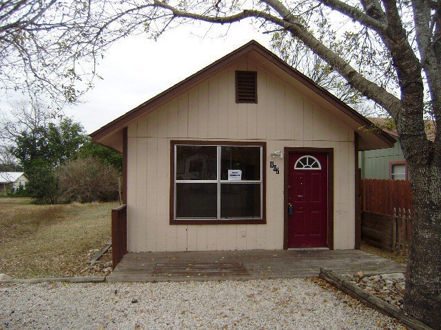 607 Centre St, San Marcos, TX 78666 - photo 1