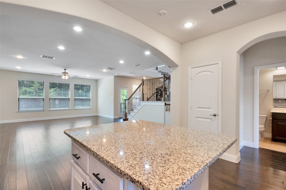 7315 Venice Dr unit 5, Grand Prairie, TX 75054 - photo 1