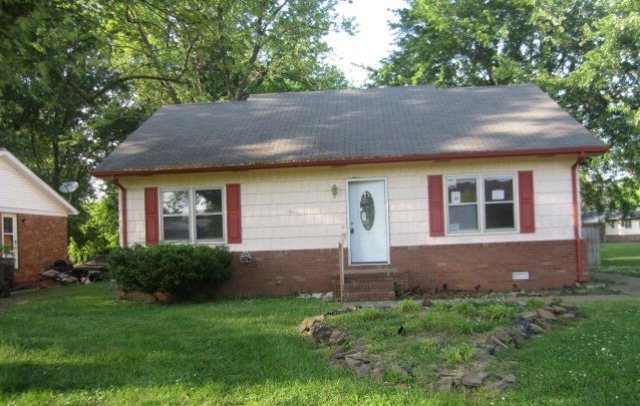 131 Boxwood Dr, Hopkinsville, KY 42240 - photo 1