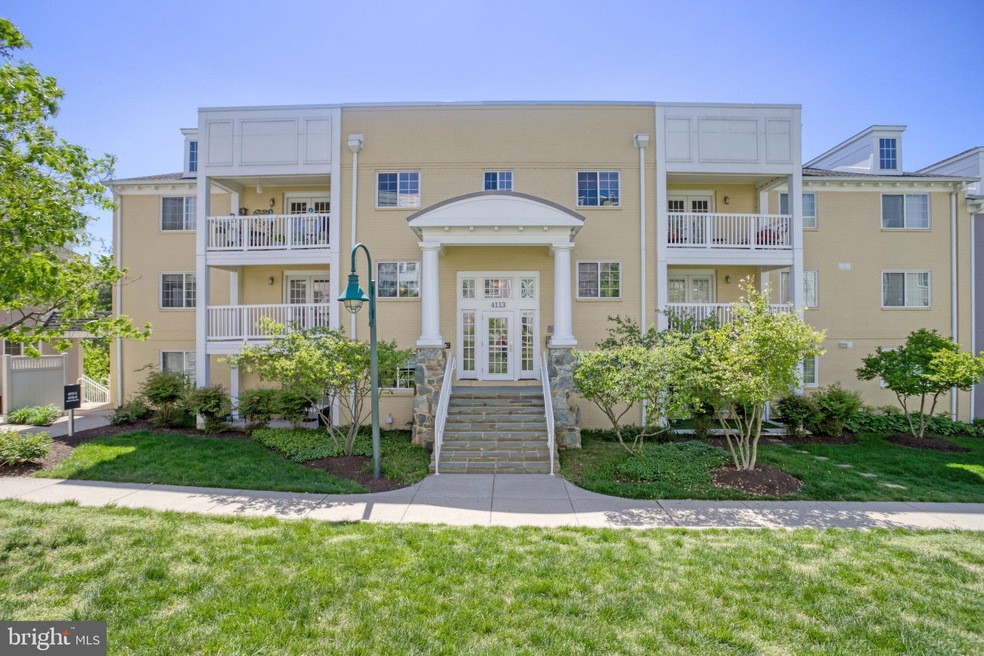 4113 S Four Mile Run Dr unit 301, Arlington, VA 22204 - photo 1