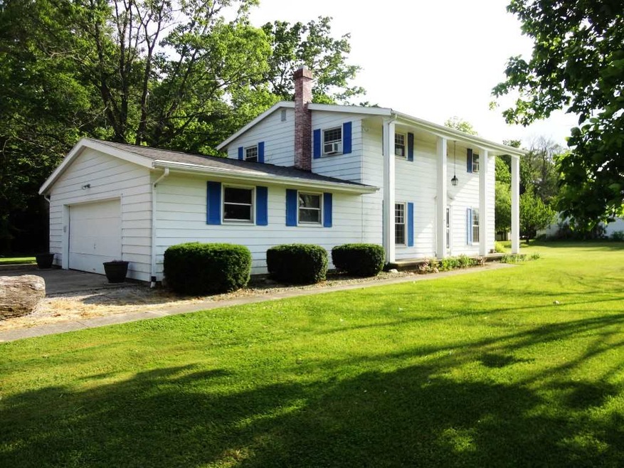 348 E Dustman Rd, Bluffton, IN 46714 - photo 1