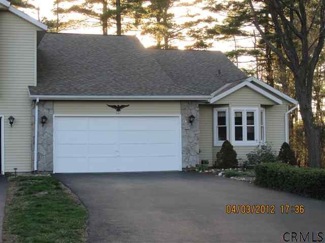 547 Highwood Cir, Albany, NY 12203 - photo 1