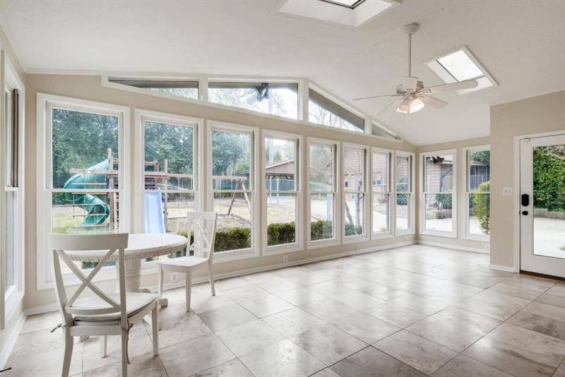 Beautifully lit, tiled sunroom!